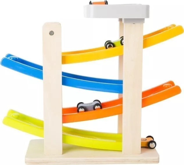 Hippodrome en bois avec voitures