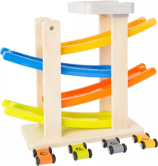 Hippodrome en bois avec voitures