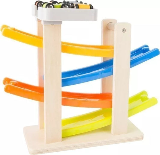 Hippodrome en bois avec voitures